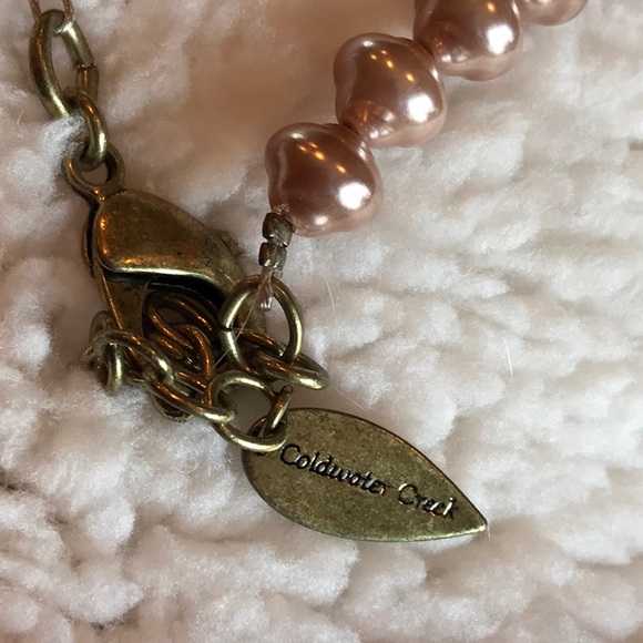 Rose Colored Pearl Necklace with Antique Brass Pendant & 6 ivory pearls. - Picture 5 of 7